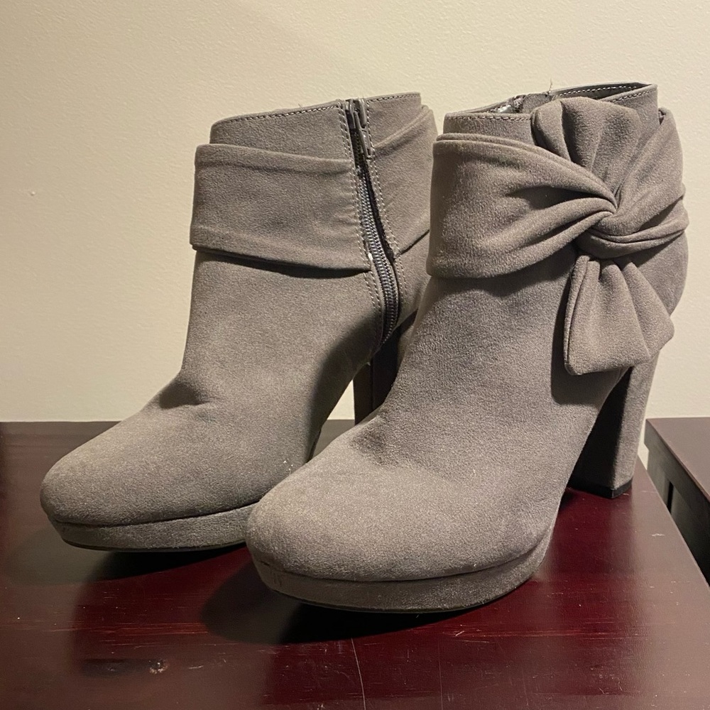 LC Lauren Conrad gray booties size 8